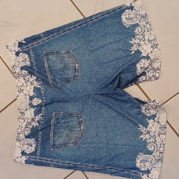 4/$60 New 3D Pull-on Shorts - Size 3XL (US18) - Picture 4 of 7